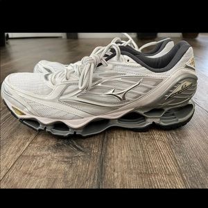 Mizuno Men's Wave Prophecy 6 Running Shoe